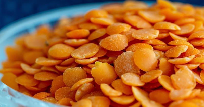 Recette de curry de lentilles corail au lait de coco, crémeux et prêt en 30 minutes