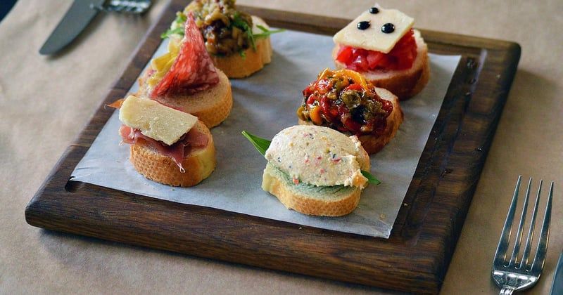 Bruschetta italienne aux tomates et basilic : la recette authentique en 15 minutes