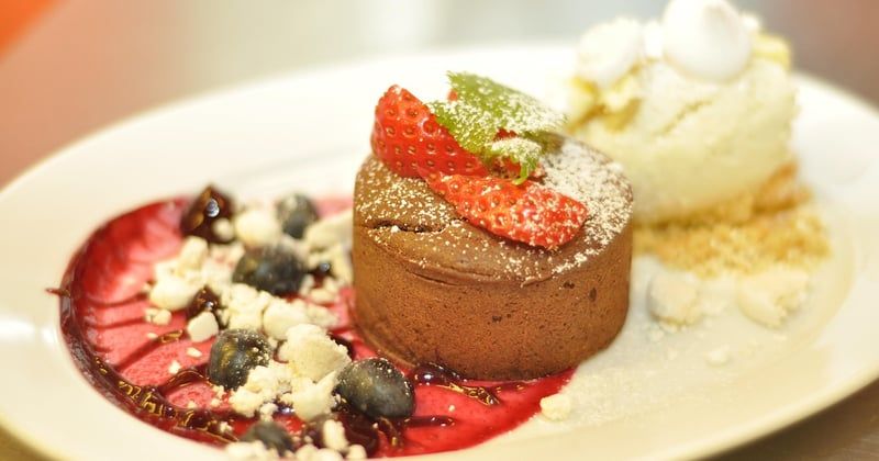 Le dessert gourmand ultime : fondant au chocolat cœur coulant
